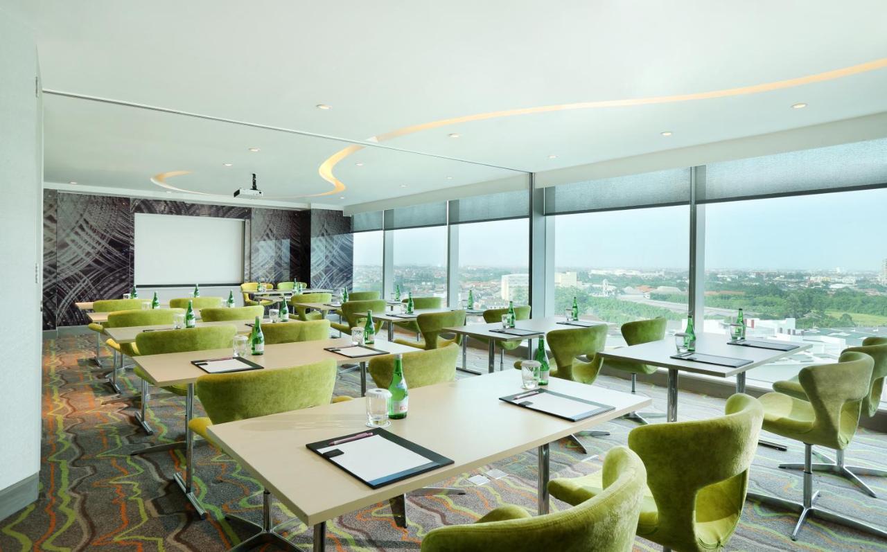 Novotel Тангеранг Экстерьер фото